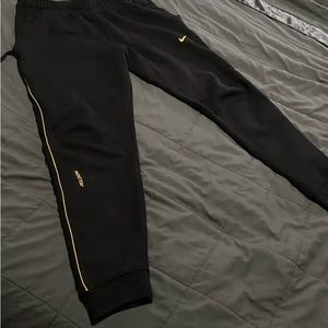 BLACK MEDIUM NOCTA FLEECE PANTS